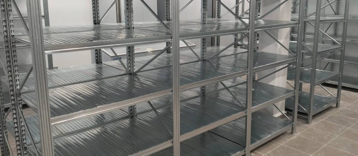 Installation of shelving equipment- METRO Gyzi