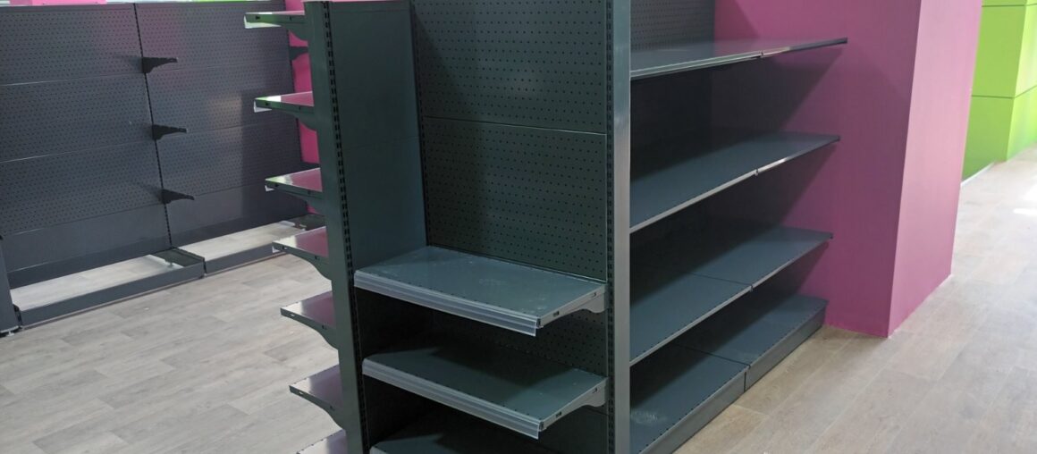 Installation of shelving equipment- Petshop Voula
